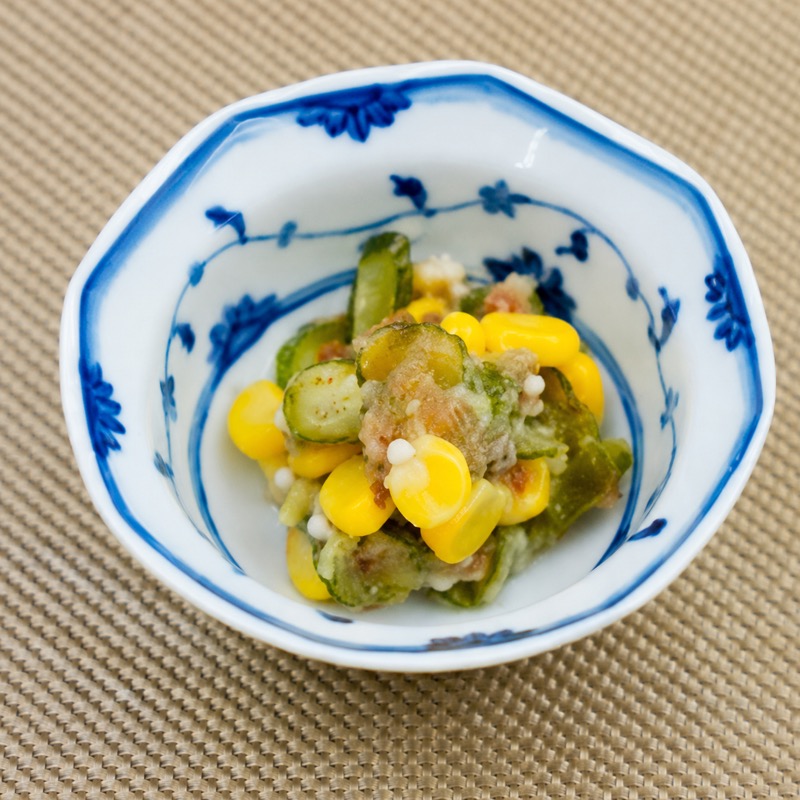わらくほーむの夕食の一例（ソーセージとじゃがいもの煮物）